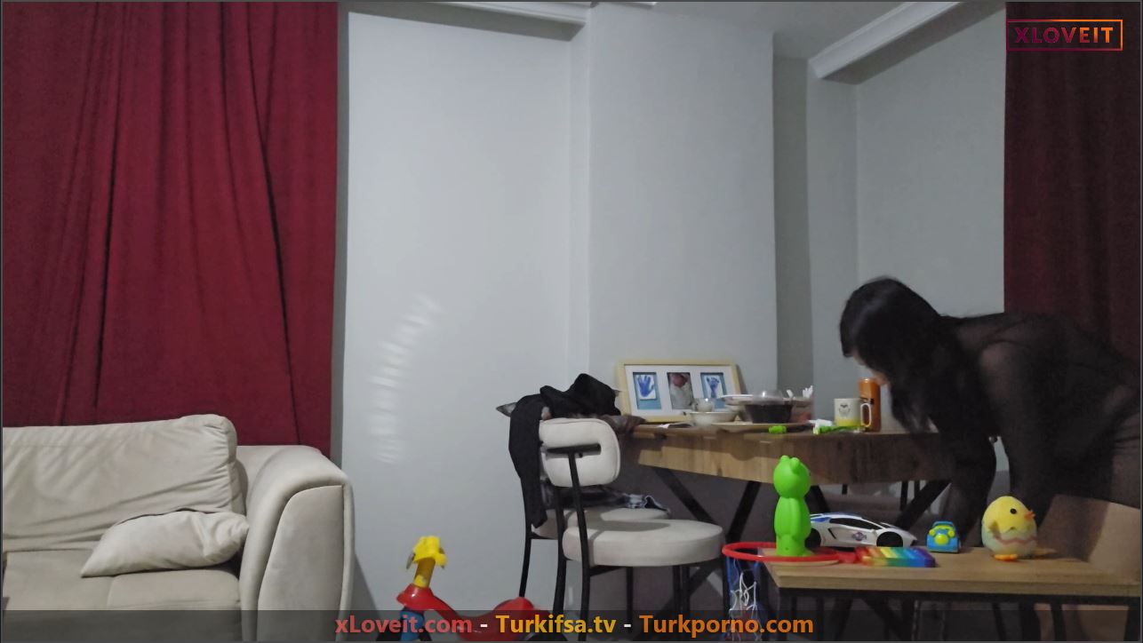 Umut Limanı ifşa Transparan gecelikle ev temizliği